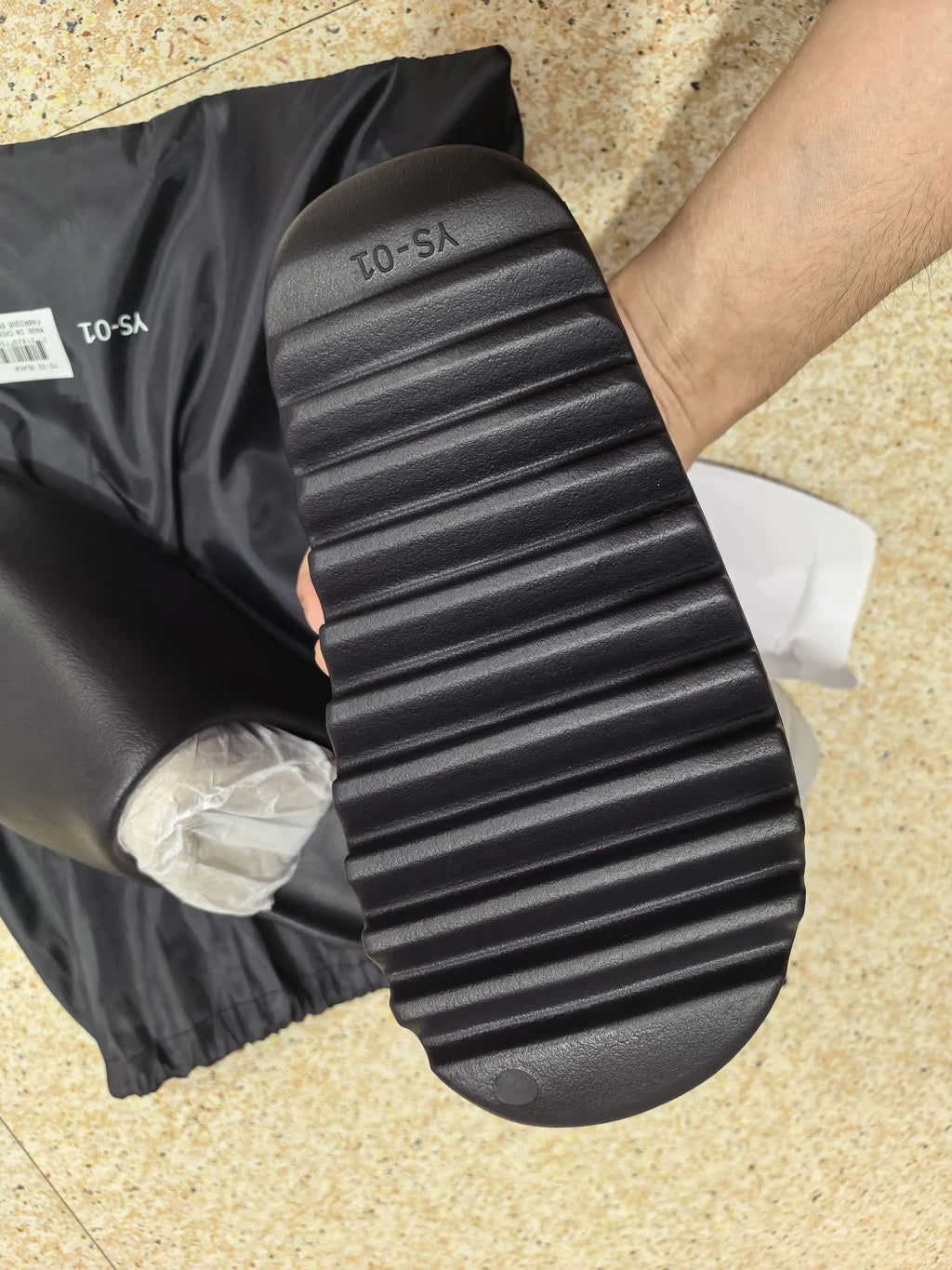 YEEZY YS-01 Slides image 7